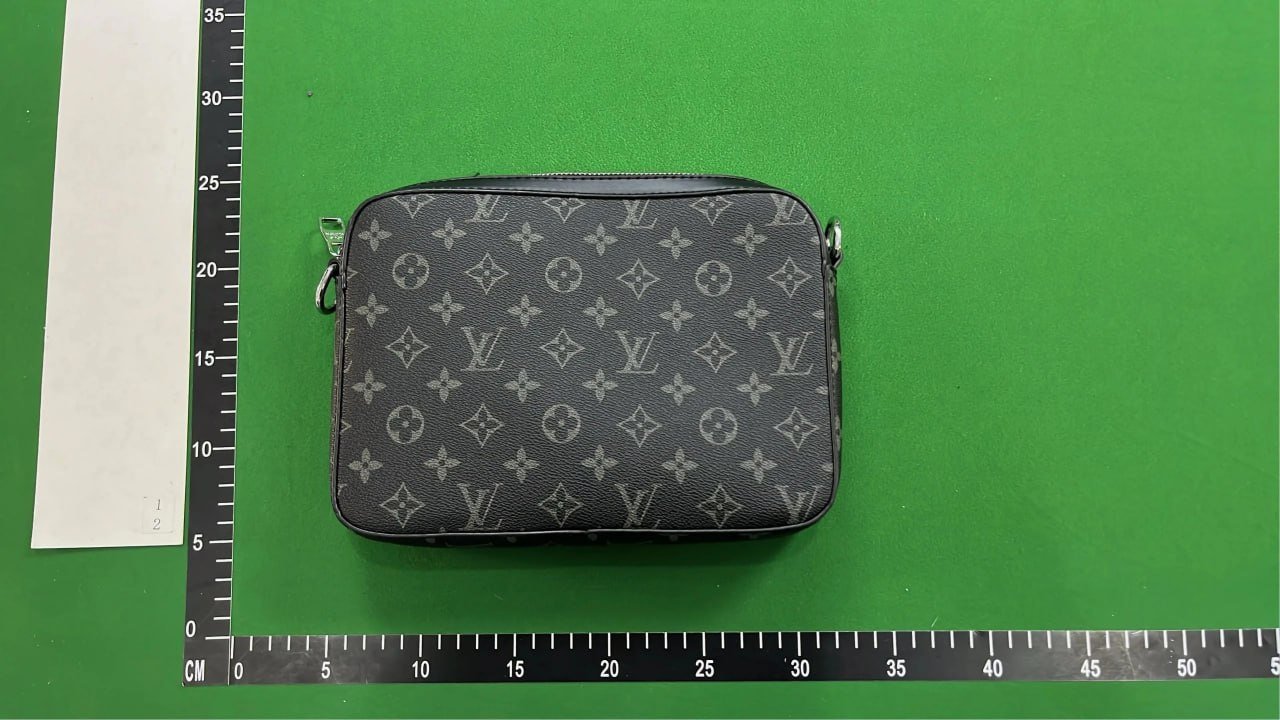  LV messenger bag  -3