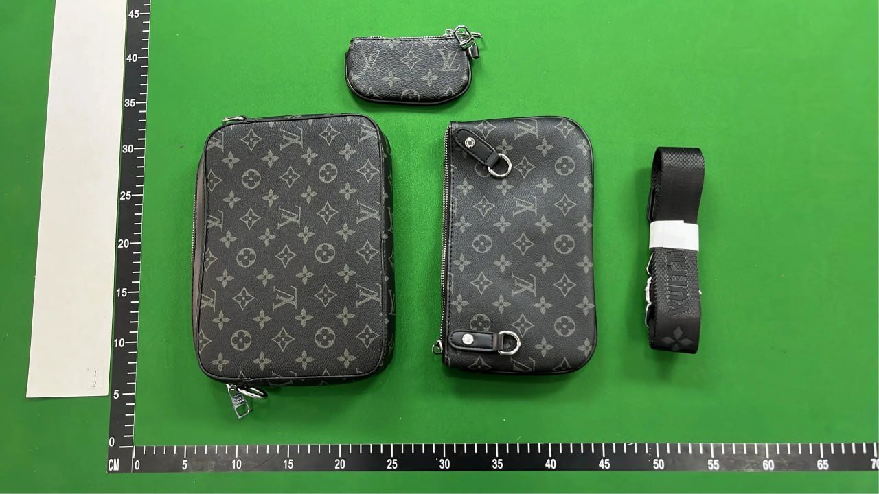  LV messenger bag  -4