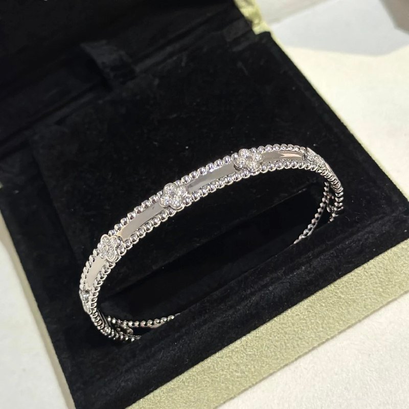 Van Cleef & Arpels bracelet earrings -4