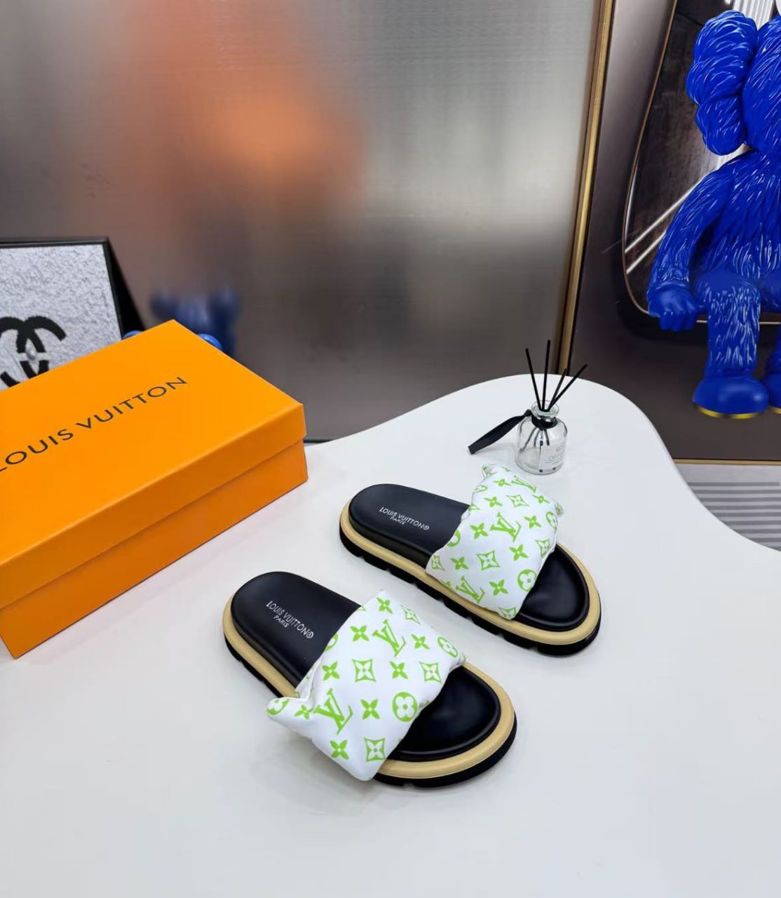 LV Louis Vuitton Velcro Slippers Couples -2