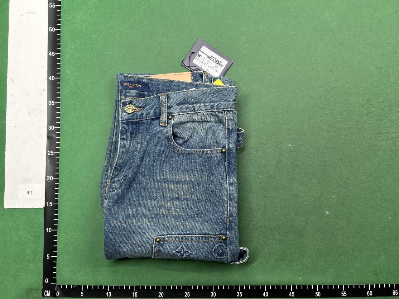LV Louis Vuitton  jeans&LV shorts 11 High Quality -4