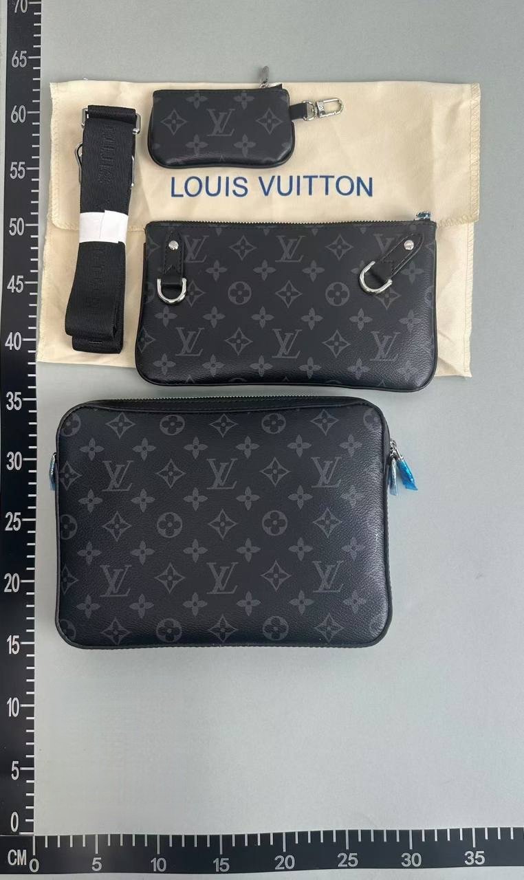 Louis Vuitton Purse -3