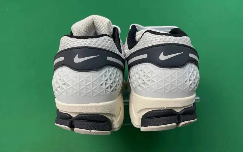  Nike Air Zoom Vomero 5 -2