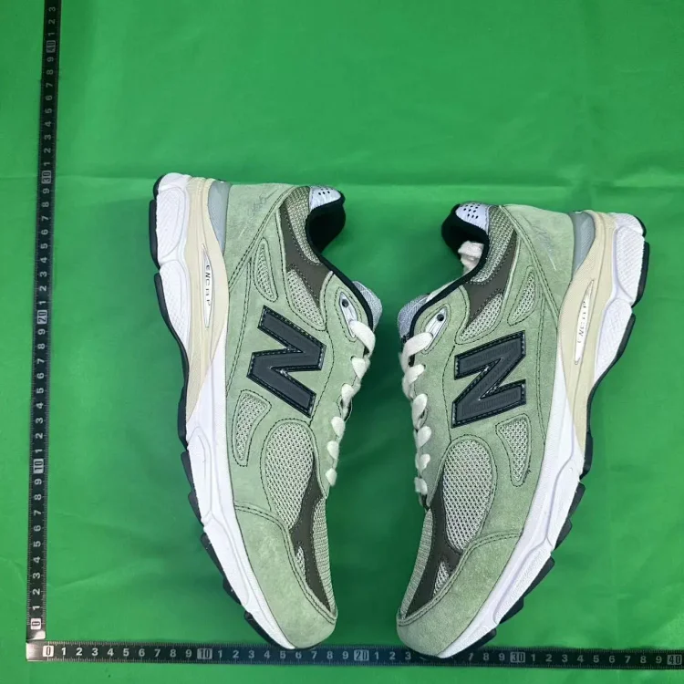  New Balance 990v3 Sneakers [9