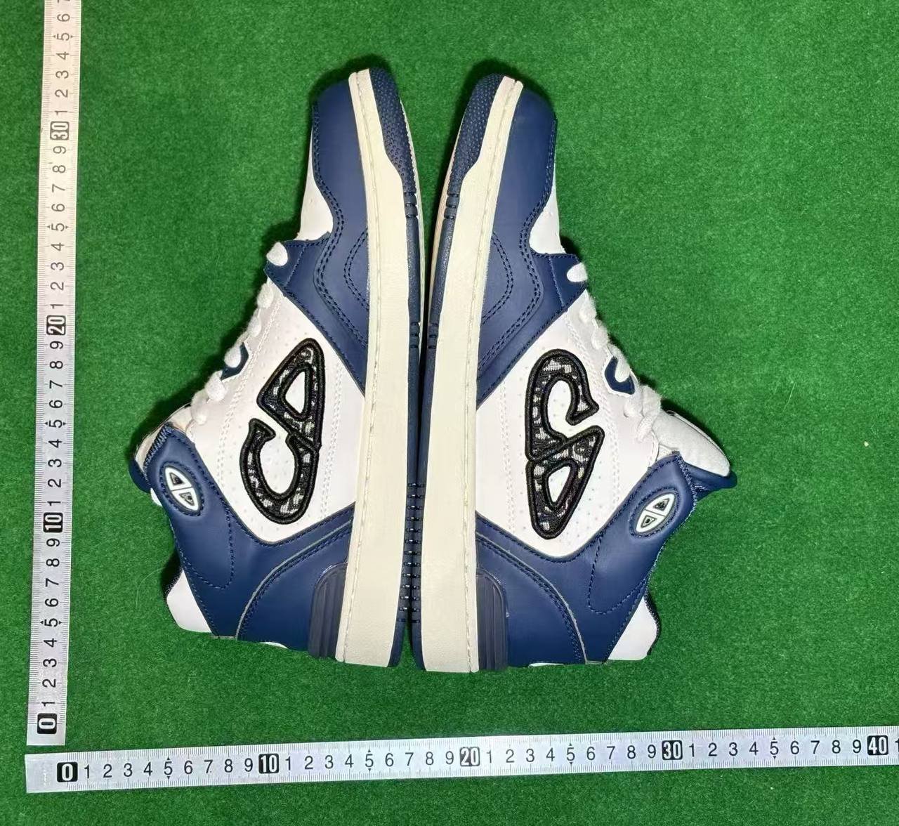  Dior Unveils Retro B57 Leather Sneakers [1 style] -3