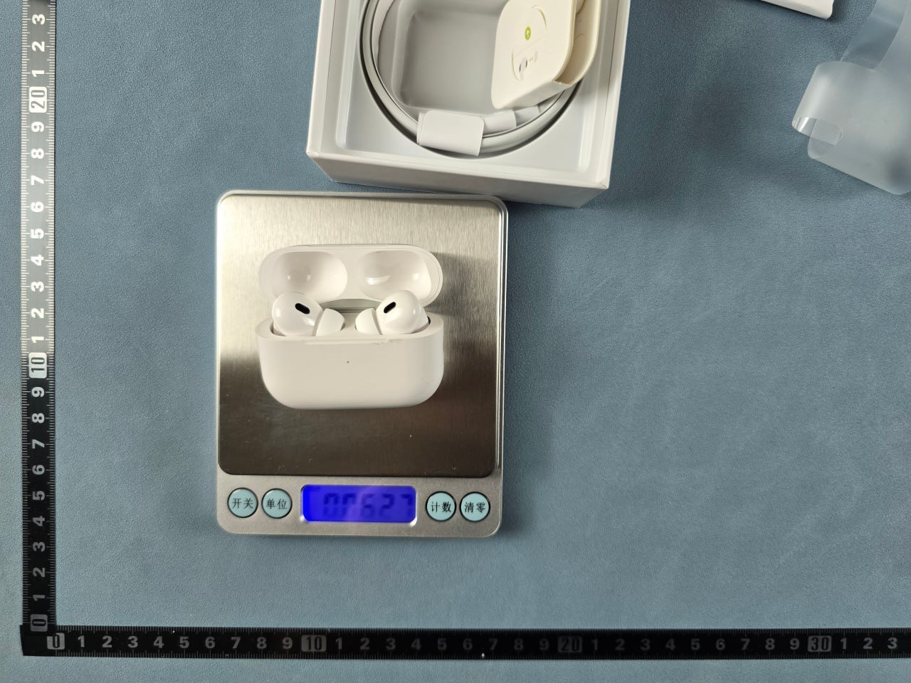  Apple AirPods Pro 4 -3