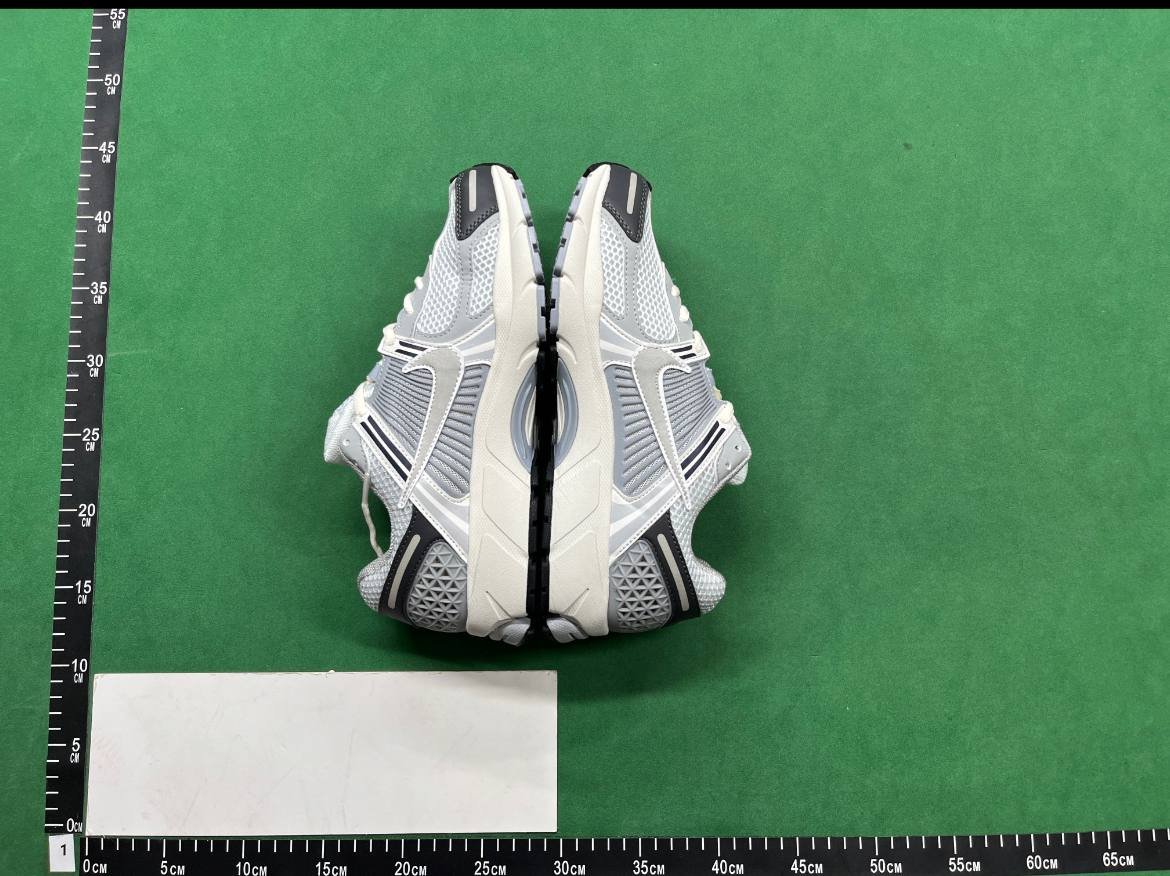 Nike Air Zoom Vomero 5 -3