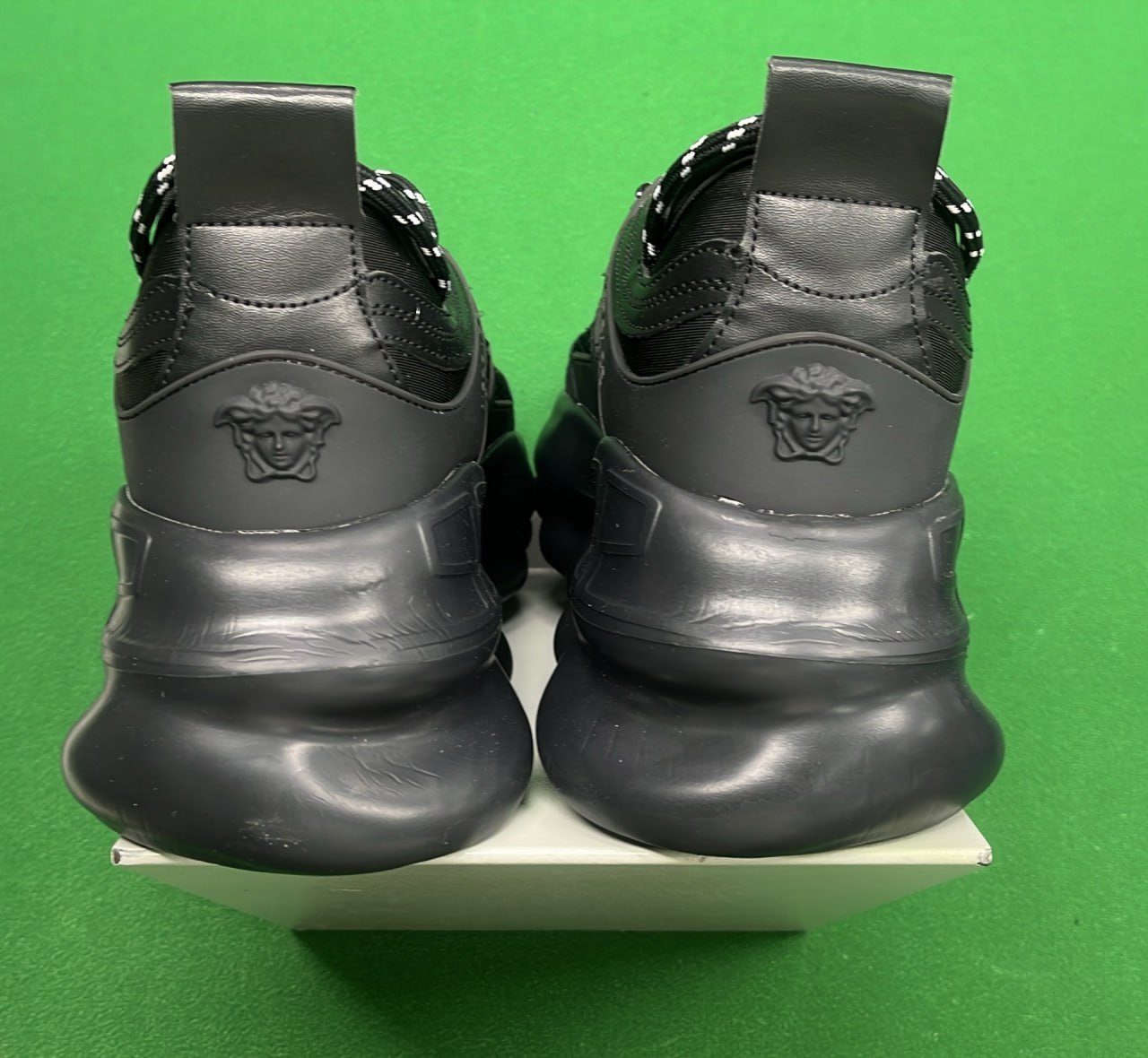 Versace chain reaction -3