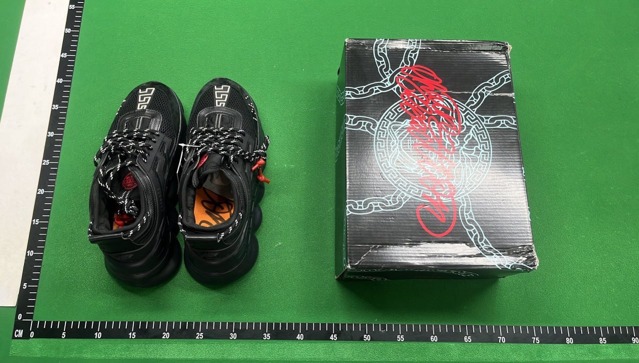 Versace chain reaction -4