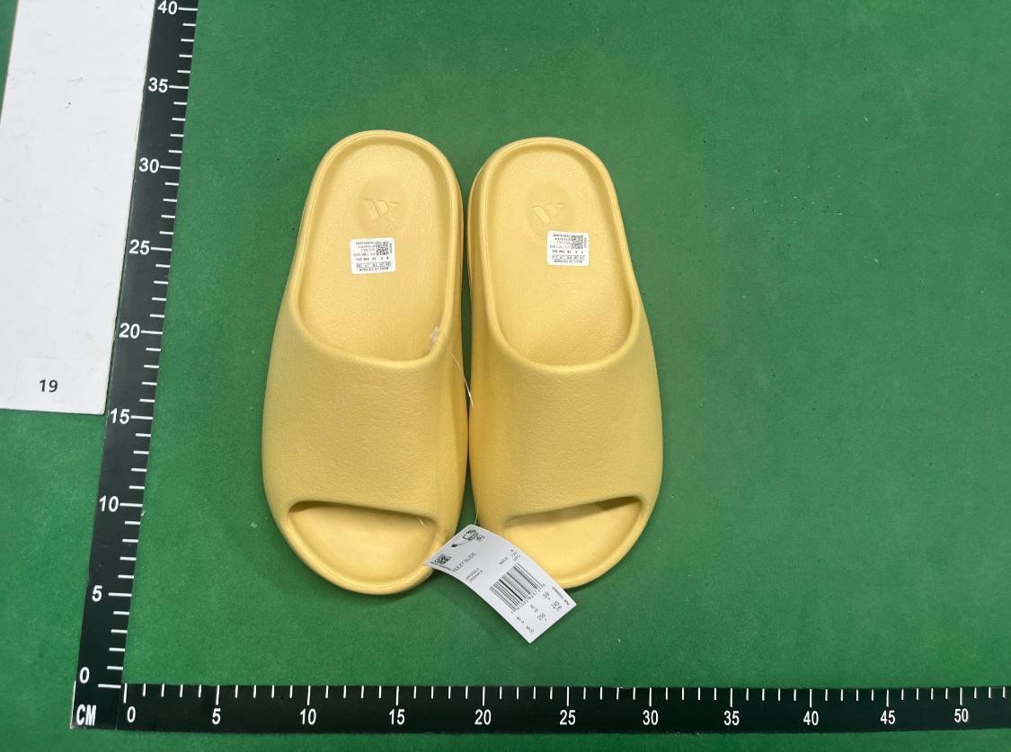 MANY YEEZY SLIDES -2