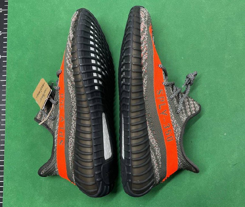 Yeezy Boost 350 V2（color 40 -2