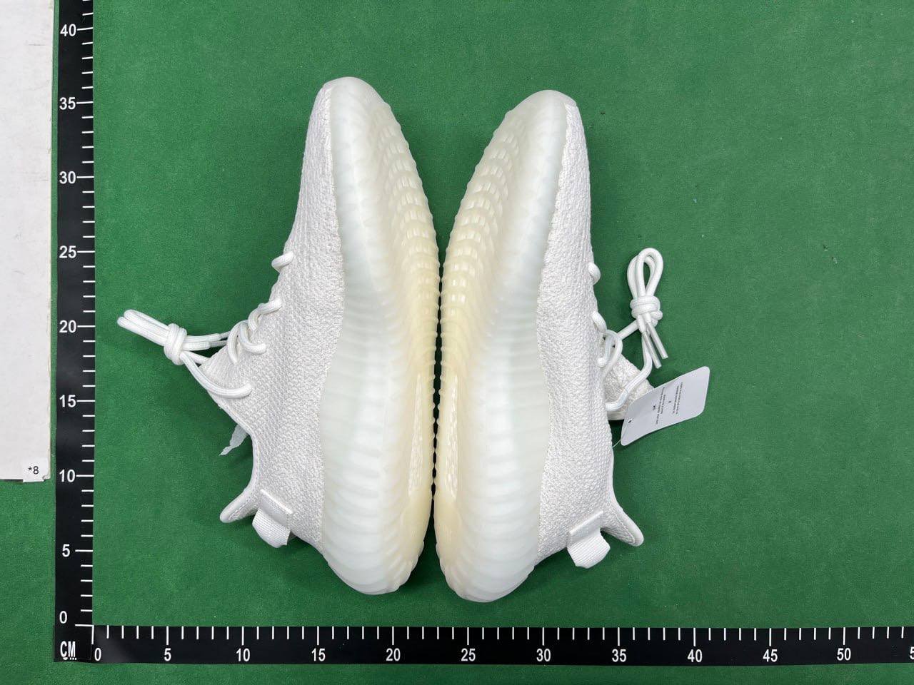 Yeezy Boost 350 V2（color 40 -3