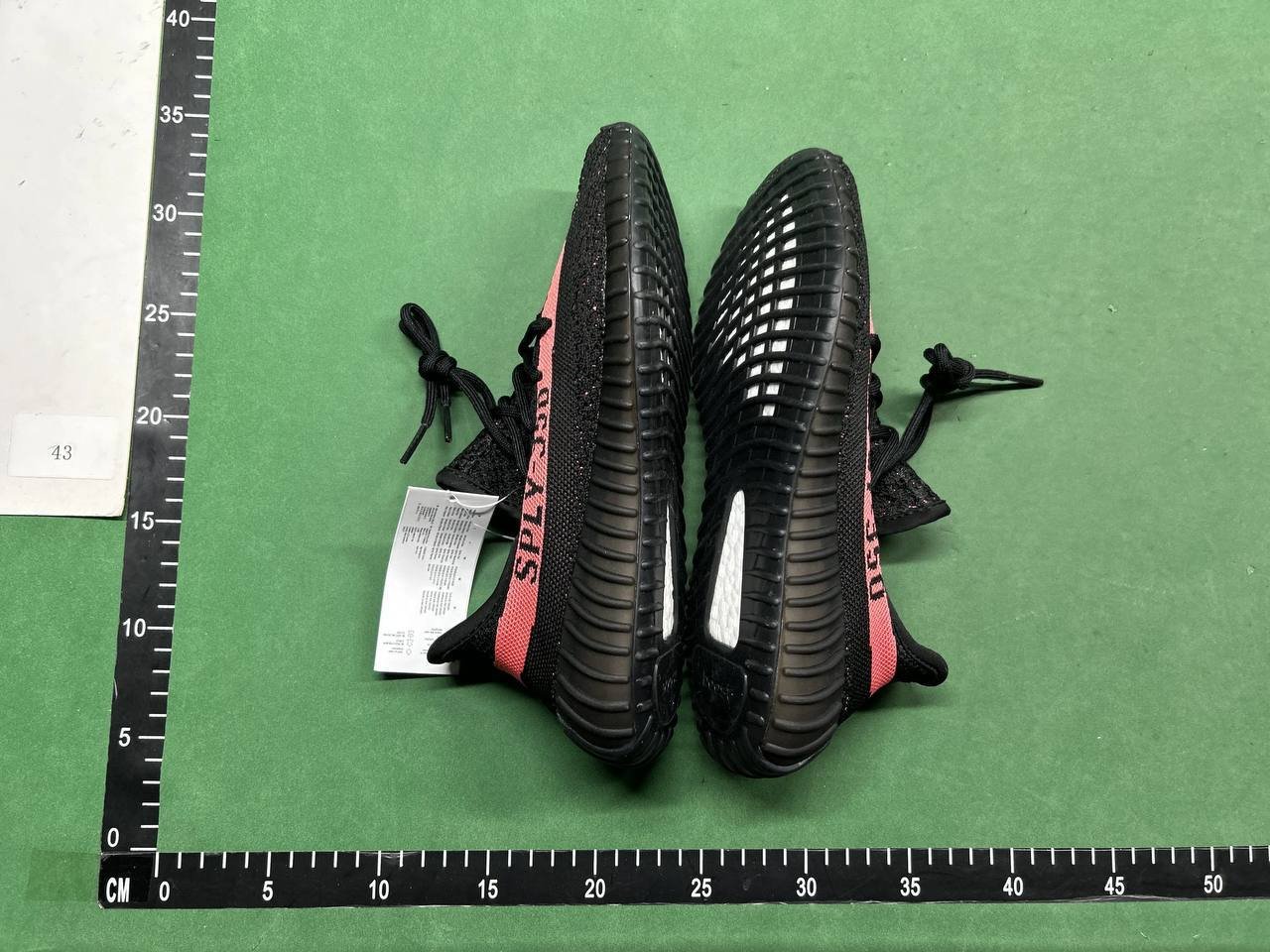 Yeezy Boost 350 V2（color 40 -4